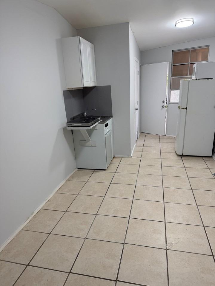 2170 Sw 51st Pl - Photo 2 of 8