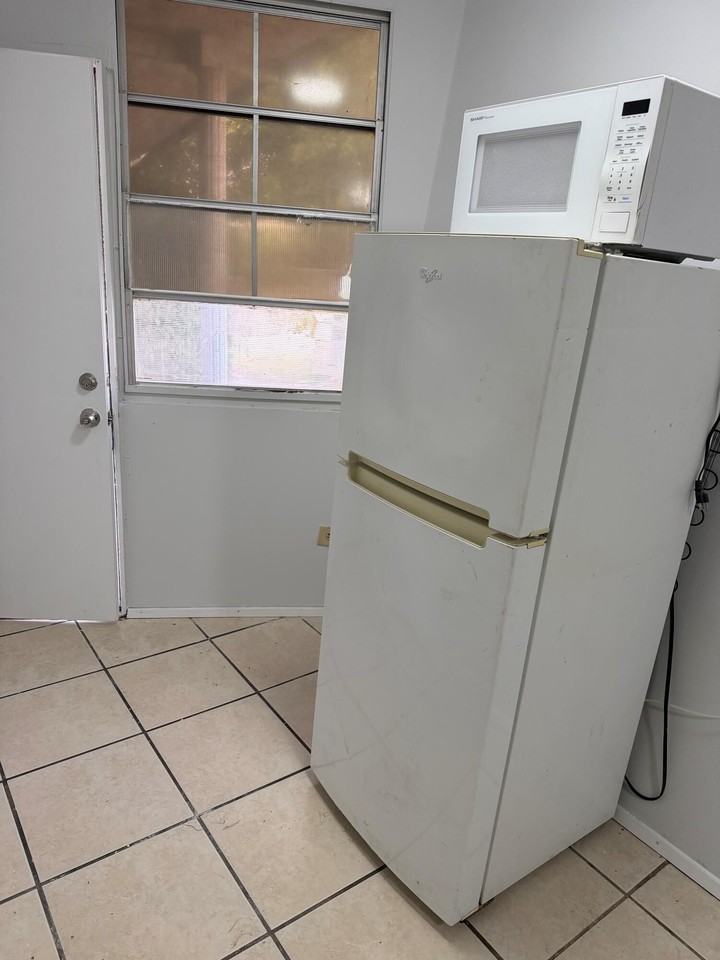 2170 Sw 51st Pl - Photo 4 of 8