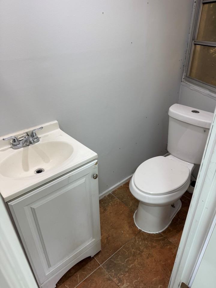2170 Sw 51st Pl - Photo 6 of 8