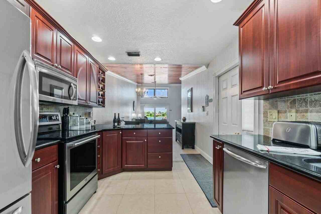 12542 Westhampton Cir - Photo 5 of 17