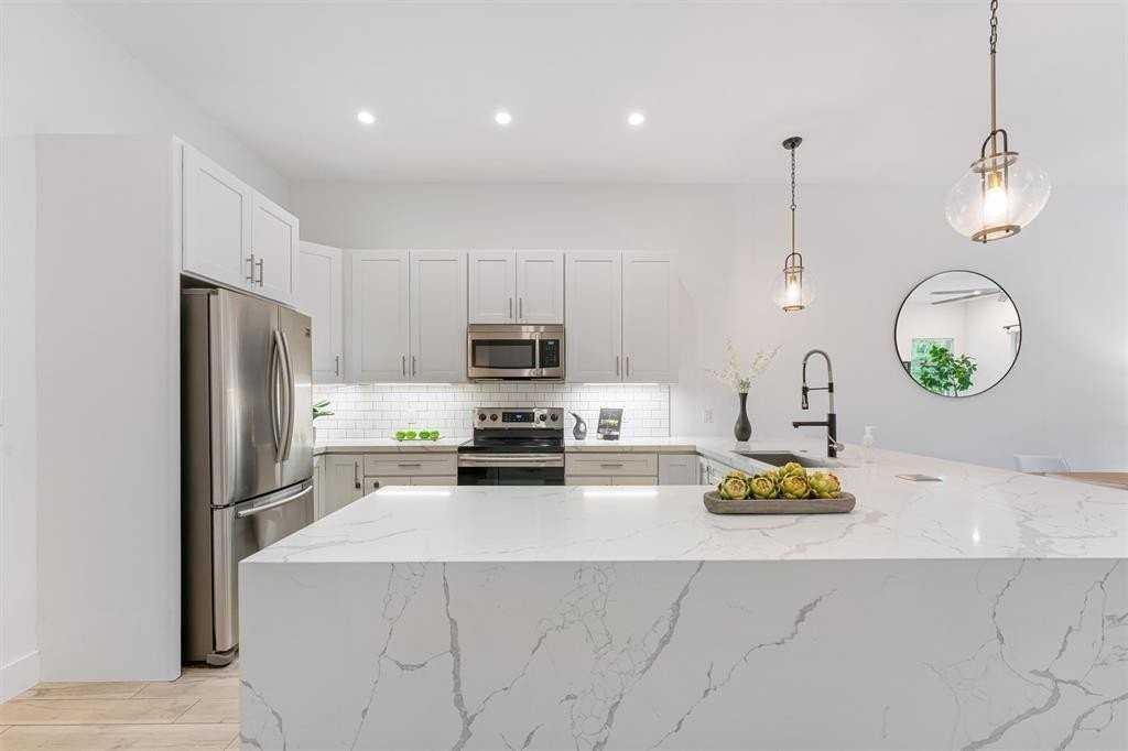 1121 Middle St - Photo 5 of 16