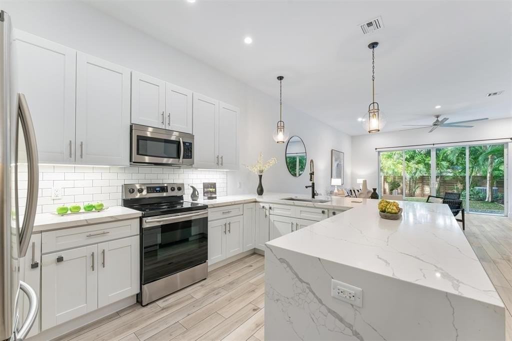 1121 Middle St - Photo 6 of 16