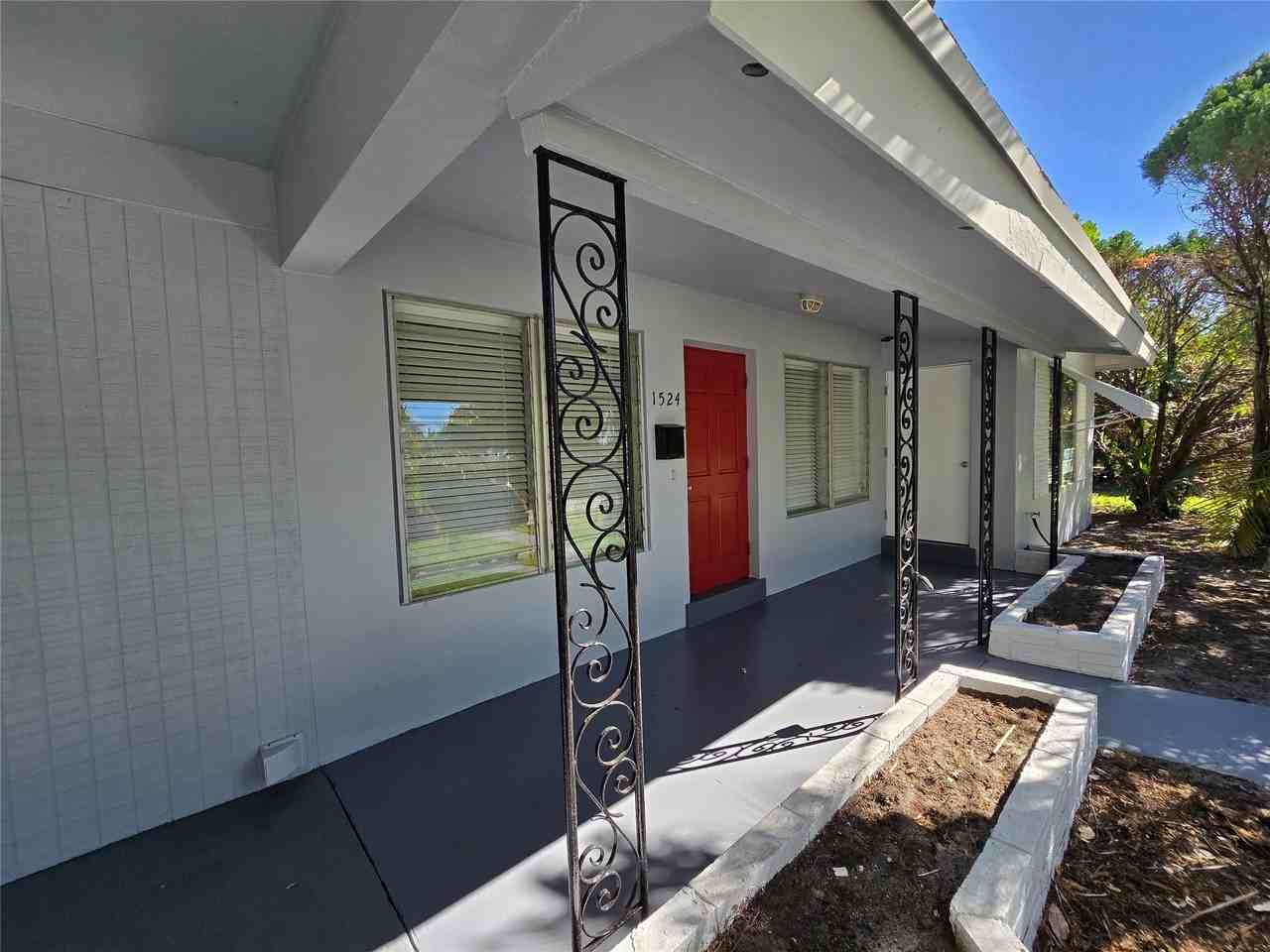 1524 Ne 5th Ave - Photo 4 of 31
