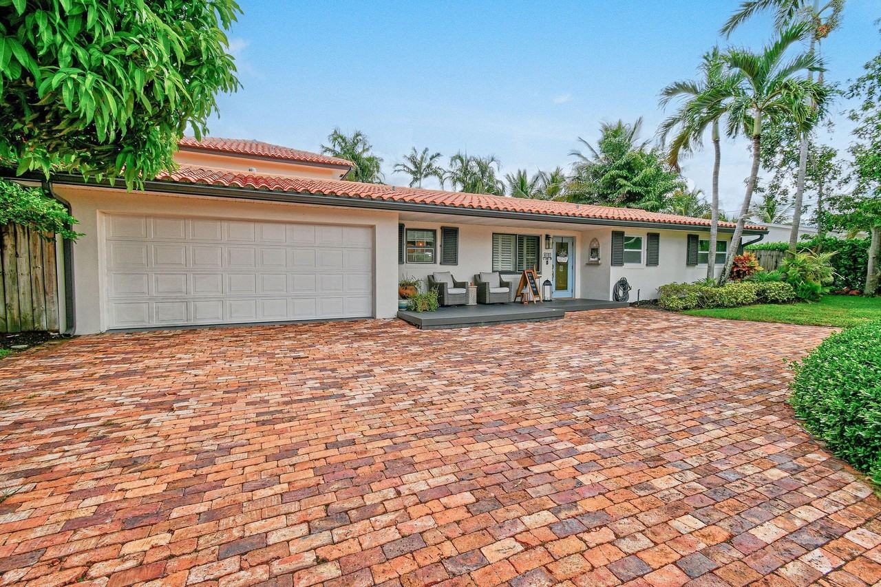 8110 W Lake Dr - Photo 4 of 50