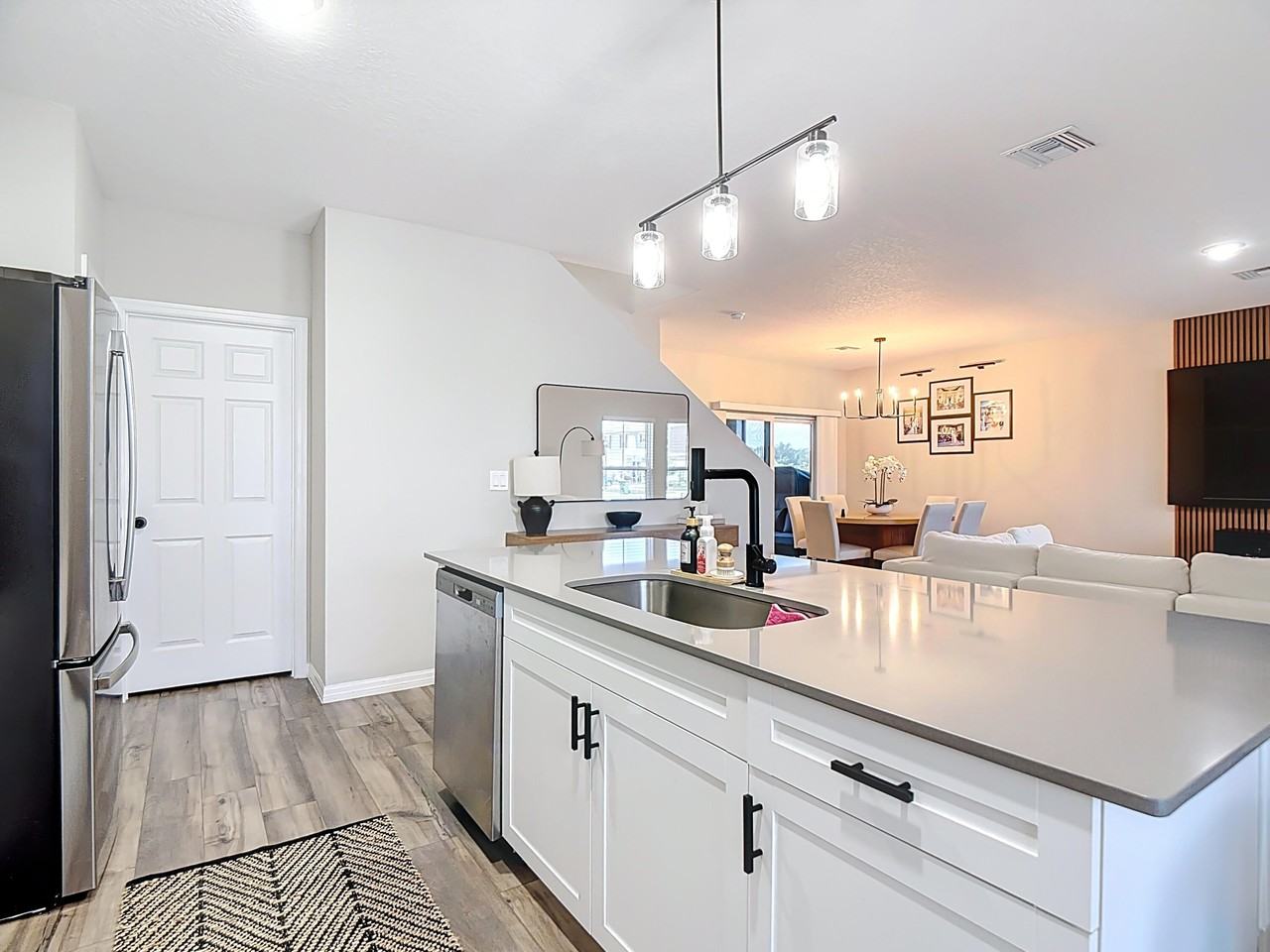 1504 Hummingbird Rd - Photo 2 of 50