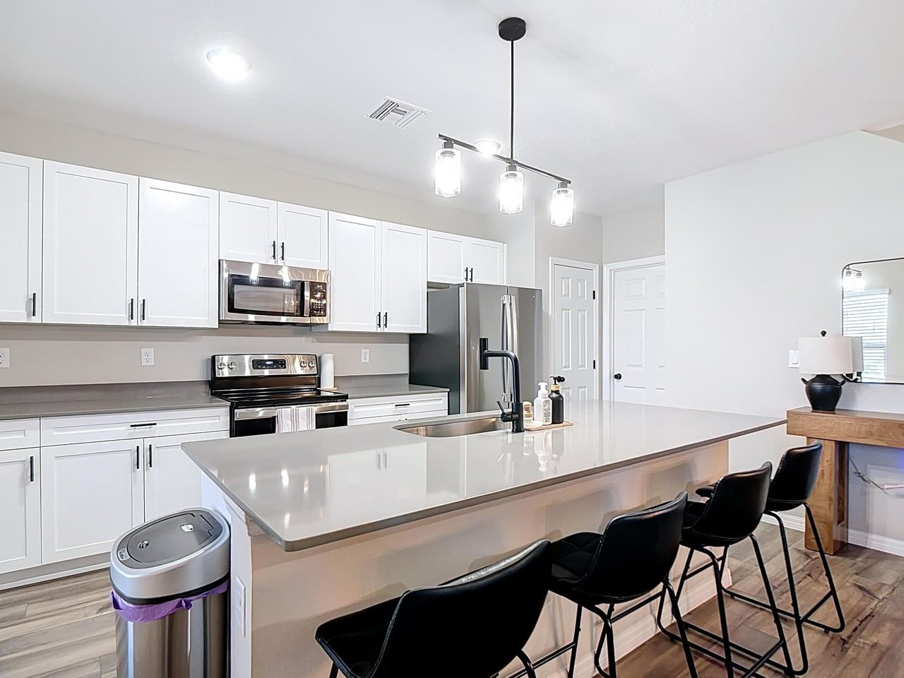 1504 Hummingbird Rd - Photo 4 of 50
