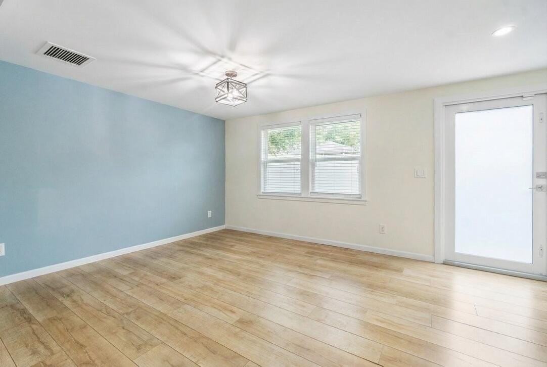 353 E Lakewood Rd - Photo 2 of 35