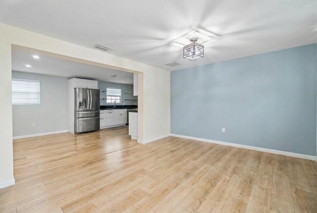 353 E Lakewood Rd - Photo 7 of 35