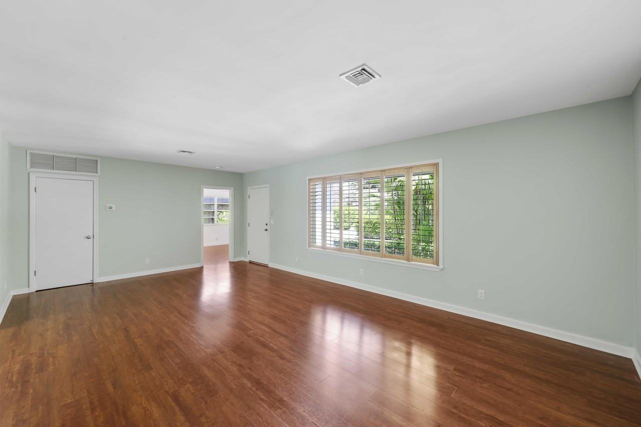 246 Merrain Rd - Photo 4 of 31