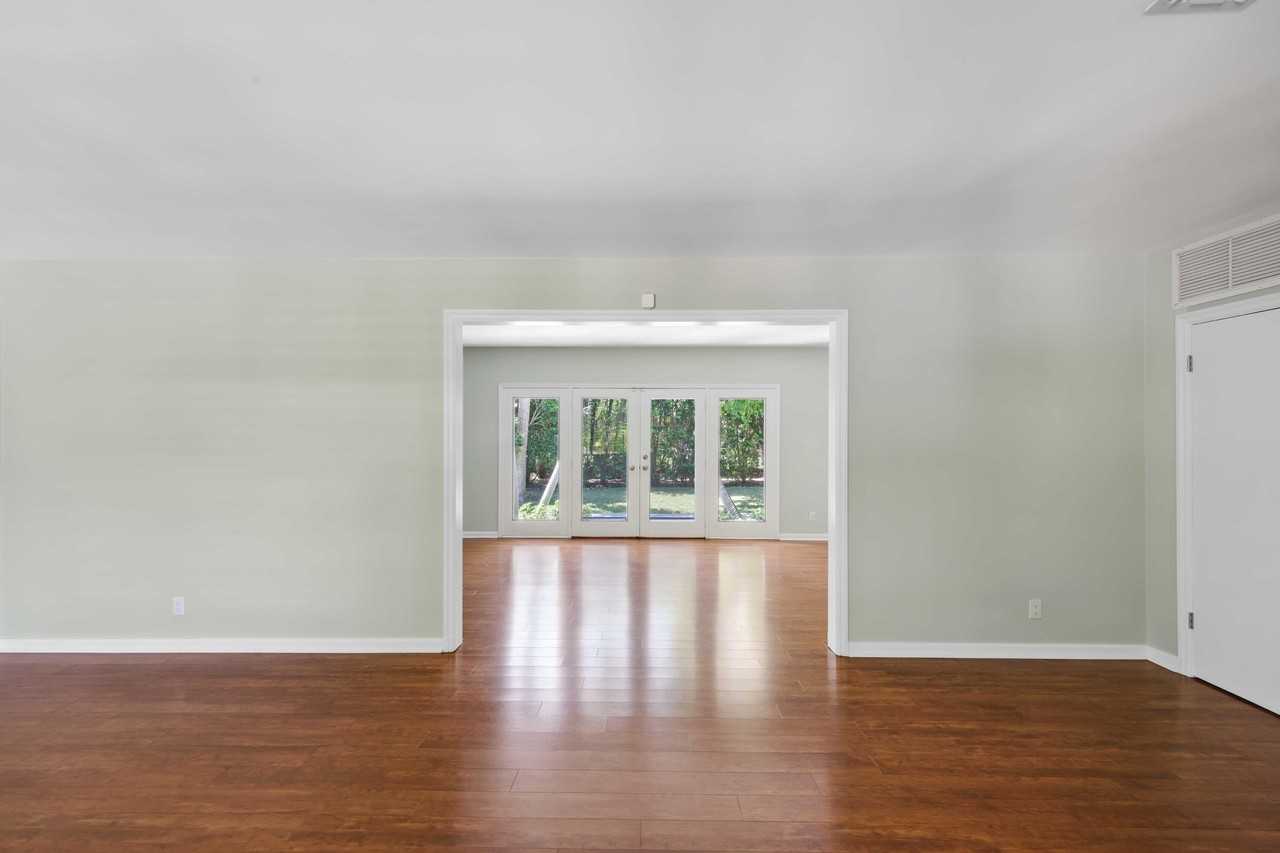 246 Merrain Rd - Photo 5 of 31