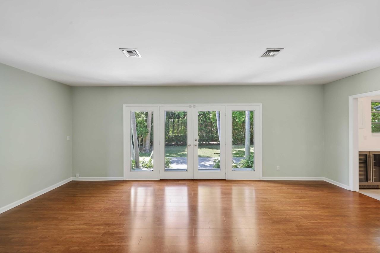246 Merrain Rd - Photo 6 of 31