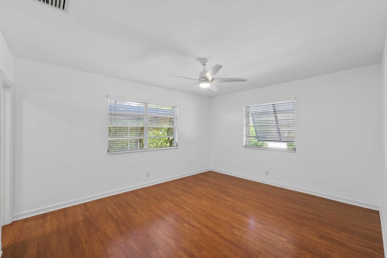 246 Merrain Rd - Photo 7 of 31