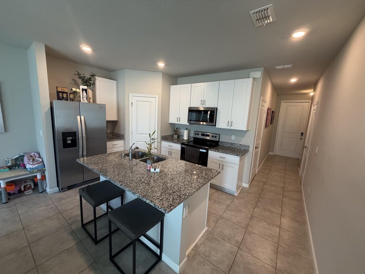 900 Seabright Ave - Photo 6 of 25
