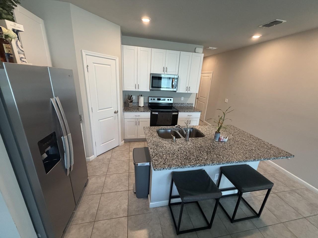 900 Seabright Ave - Photo 7 of 25