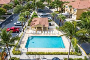 152 Village Blvd #H - Photo 1 of 1