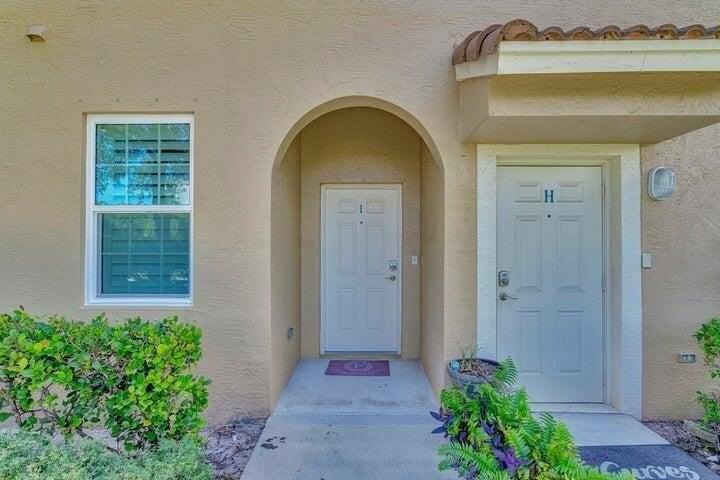152 Village Blvd #H - Photo 3 of 32