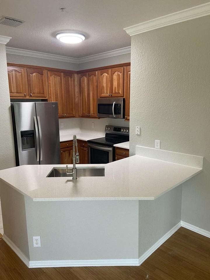 152 Village Blvd #H - Photo 4 of 32