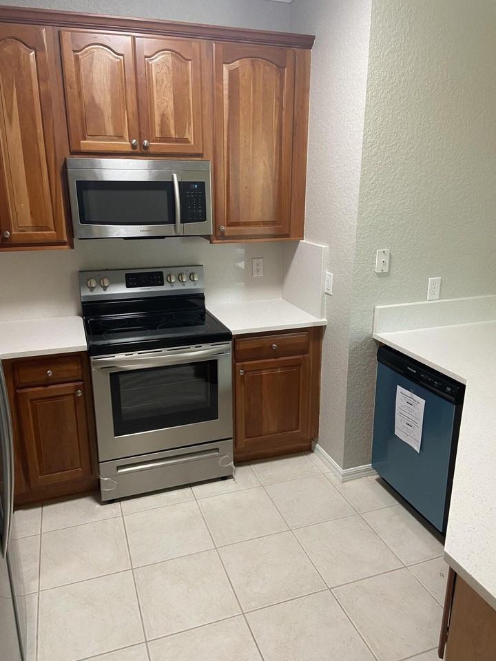 152 Village Blvd #H - Photo 5 of 32