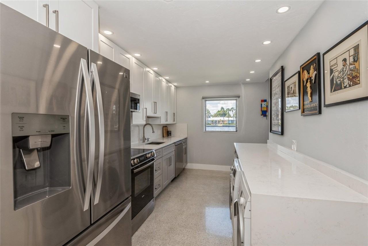 561 Bayshore Dr #6 - Photo 5 of 12
