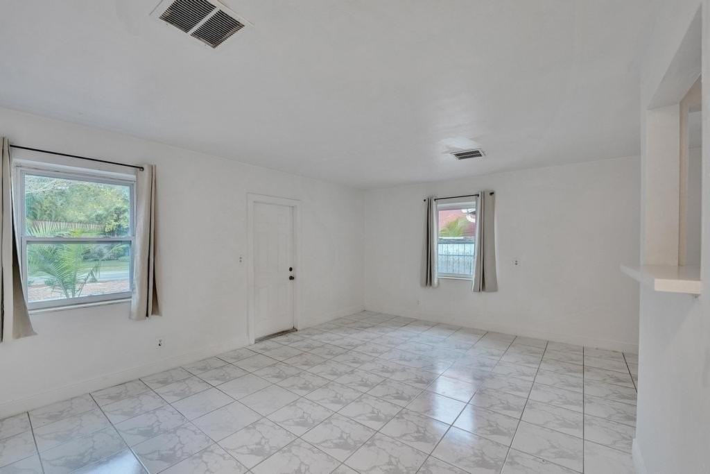 1836 Sw 9th Ave - Photo 7 of 50