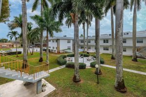 featured image of 6211 Sw 37th St #211