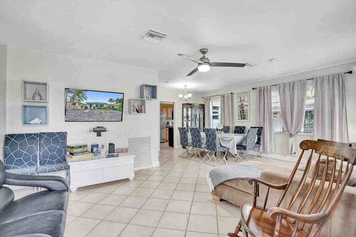 326 Walnut St - Photo 3 of 18