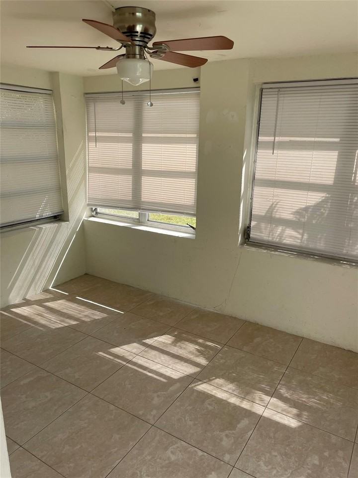 1635 Moffett St - Photo 3 of 13