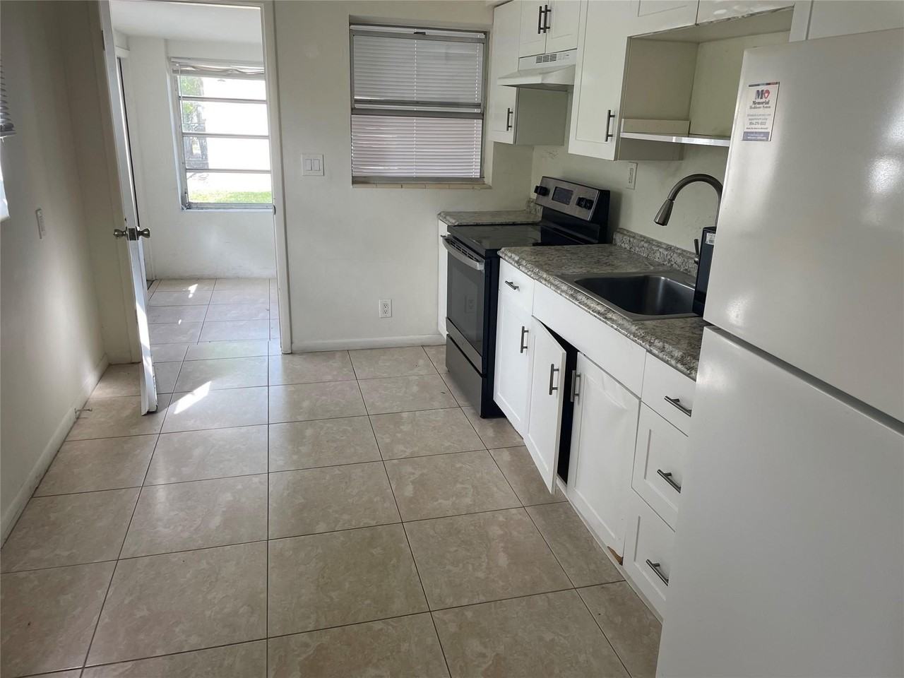 1635 Moffett St - Photo 5 of 13
