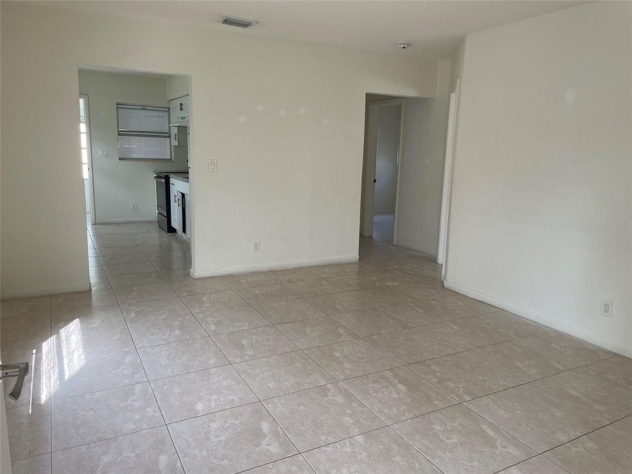 1635 Moffett St - Photo 7 of 13