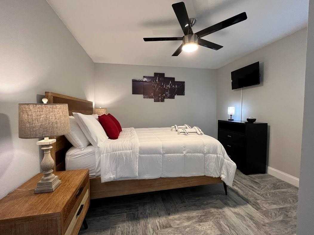 1810 Elizabeth St - Photo 7 of 27