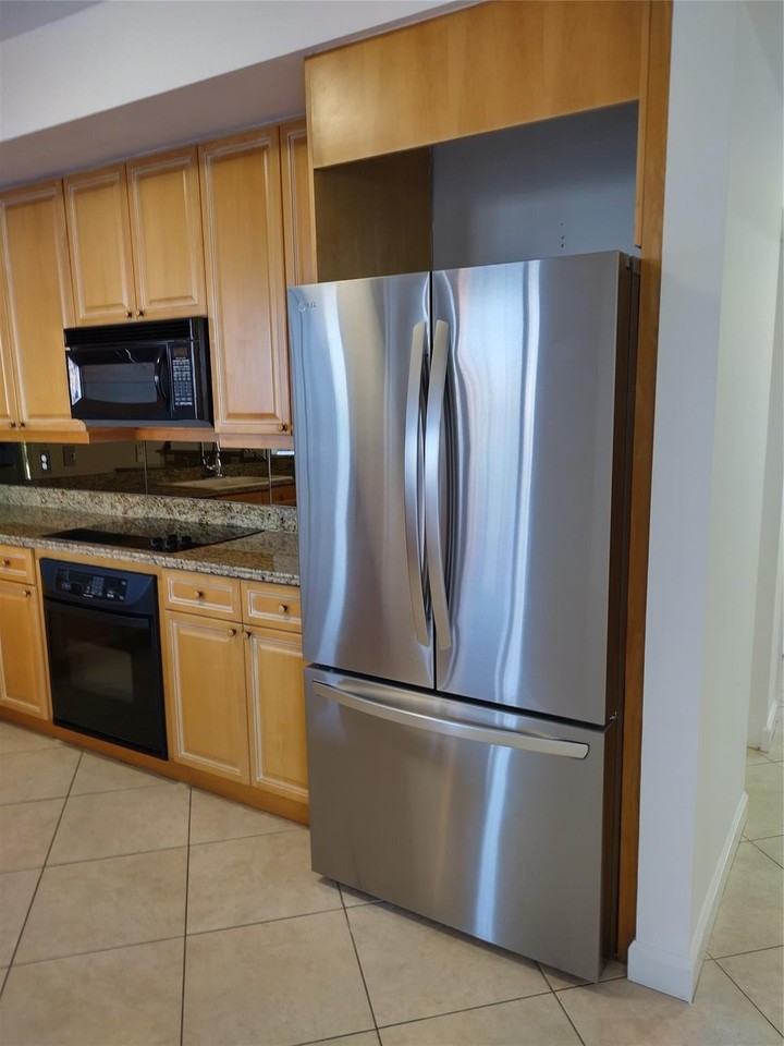 100 S Birch Rd #1005D - Photo 3 of 36