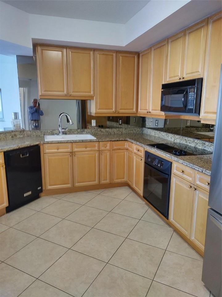 100 S Birch Rd #1005D - Photo 4 of 36