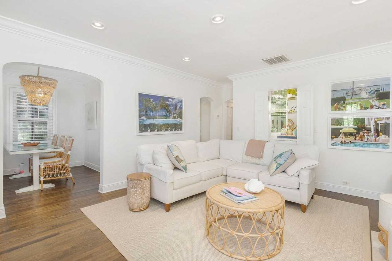 231 Cocoanut Row - Photo 5 of 27