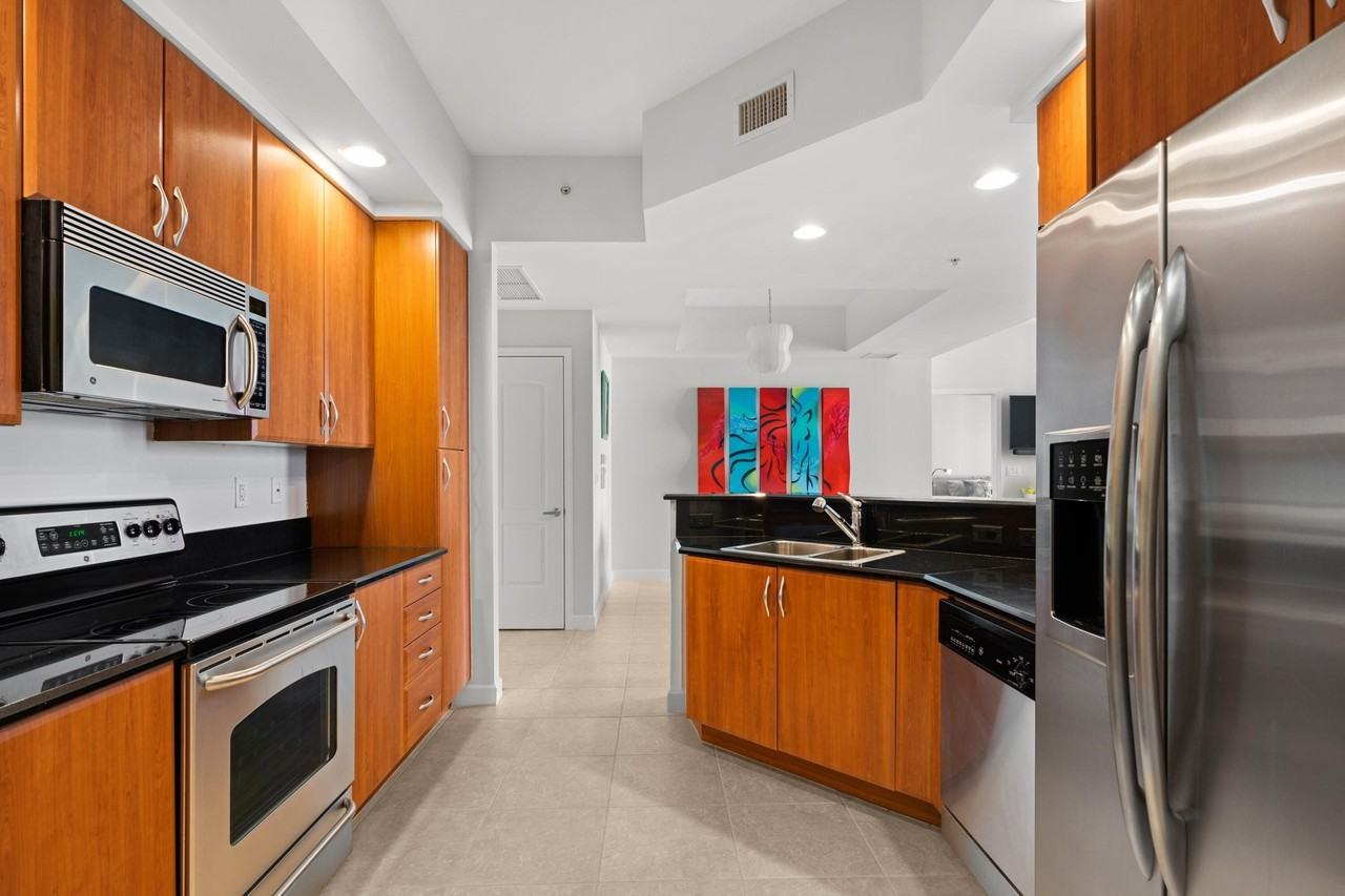 801 S Olive Ave #1417 - Photo 7 of 25