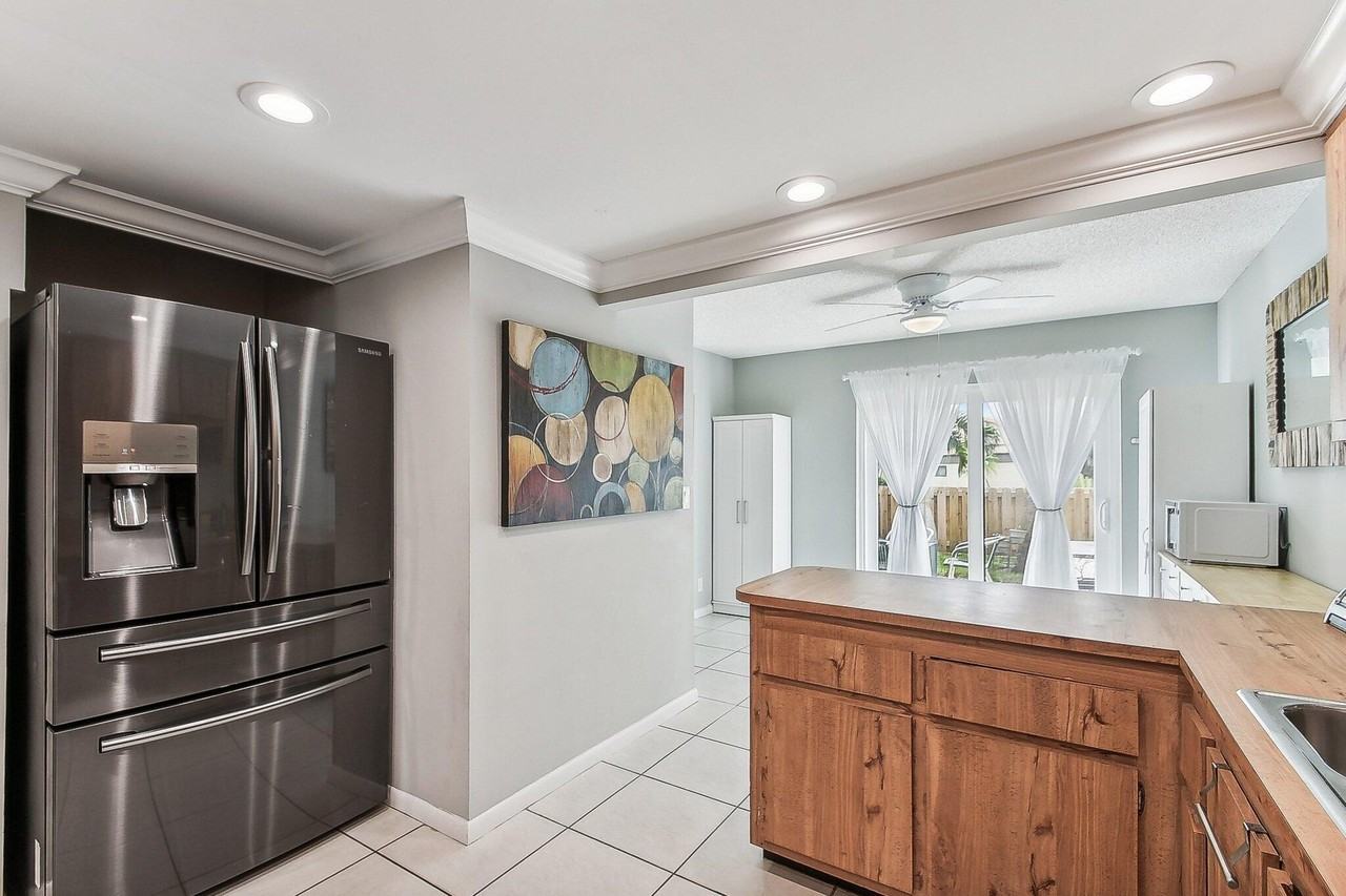 11063 Oakdale Rd - Photo 6 of 50