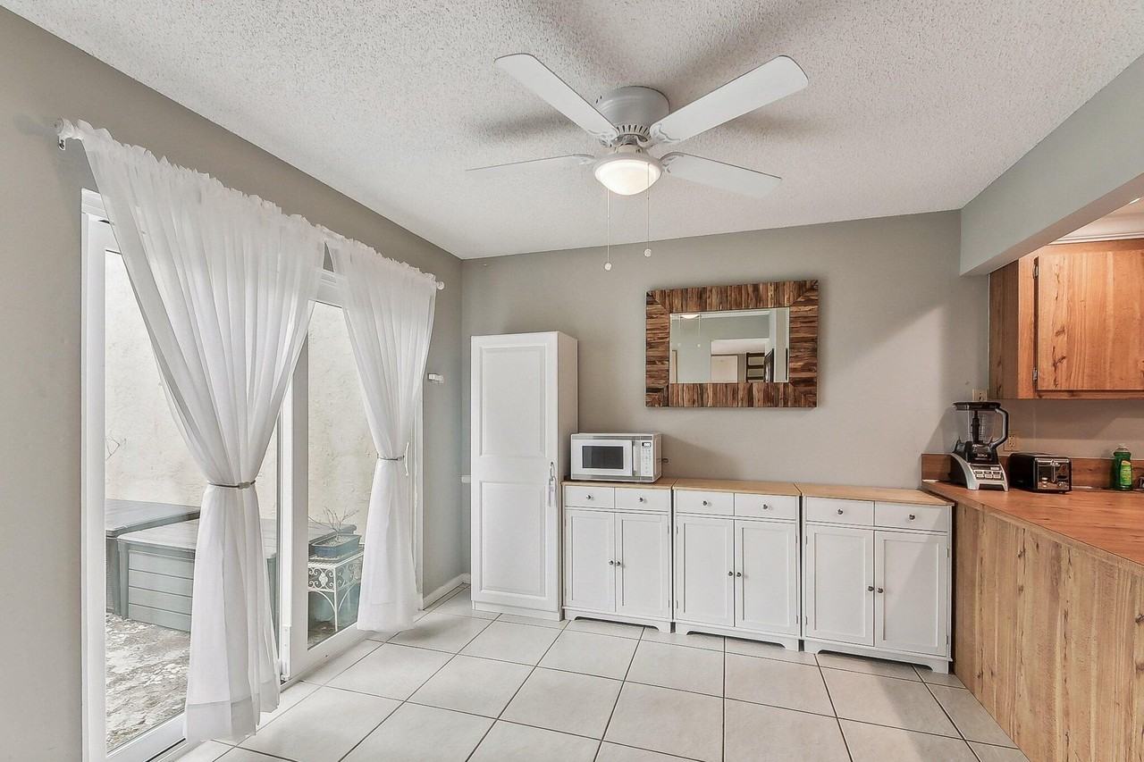 11063 Oakdale Rd - Photo 7 of 50