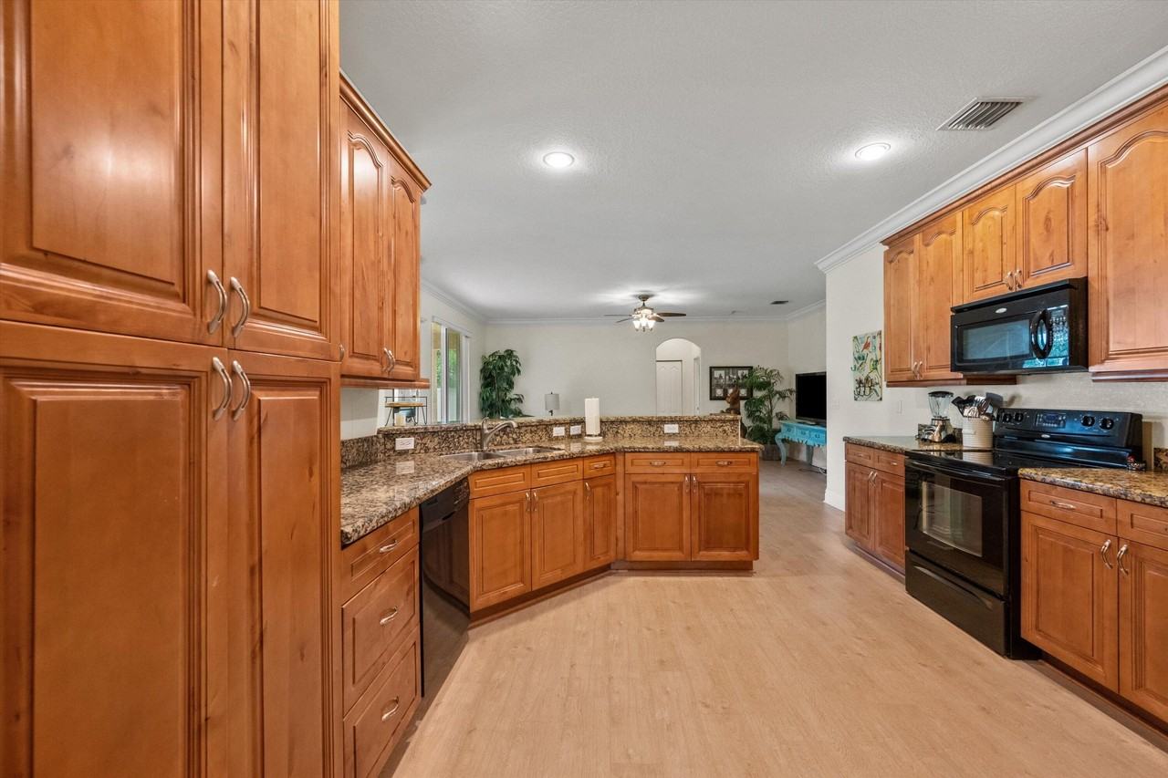 2981 Dovedale Ct - Photo 6 of 40