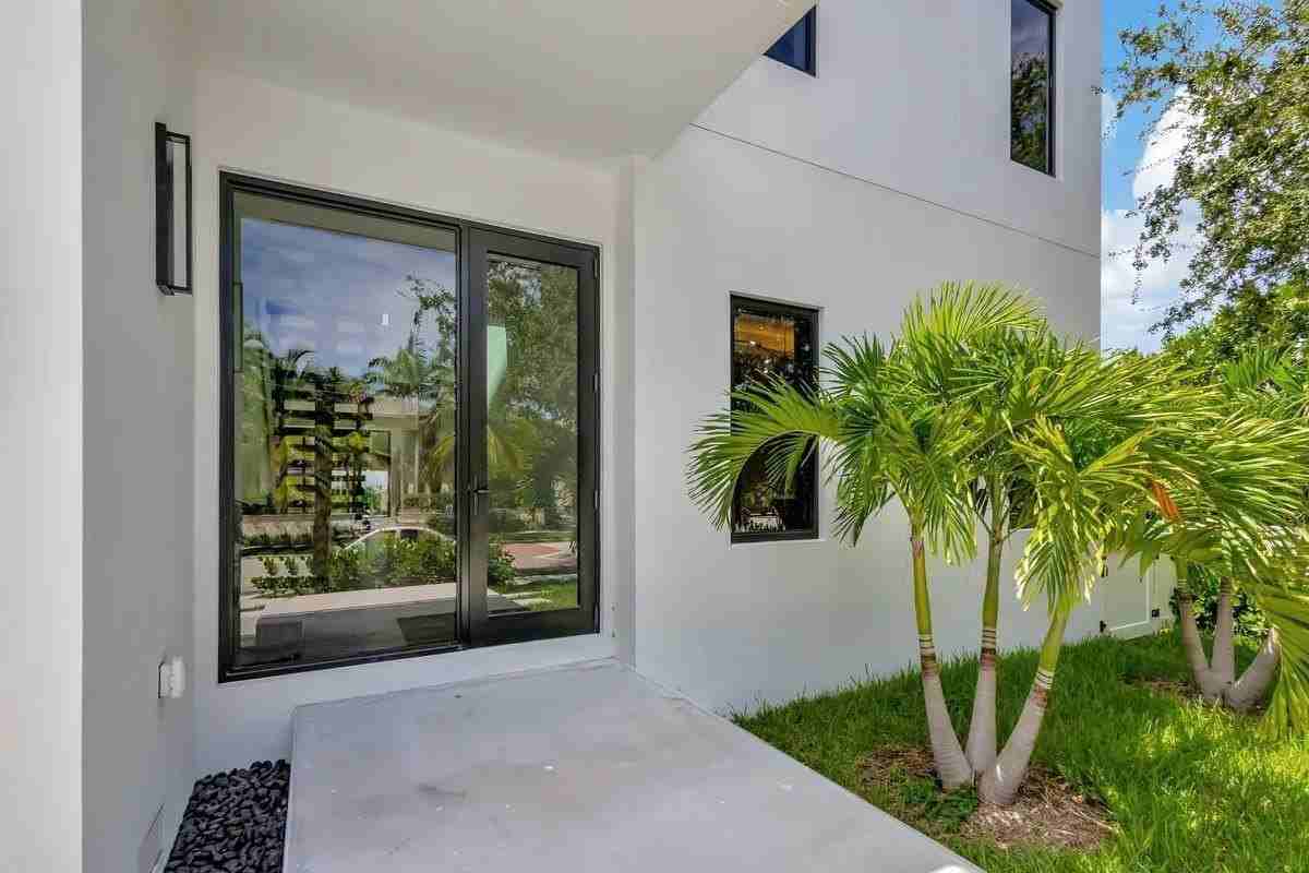 214 28th St - Photo 4 of 50