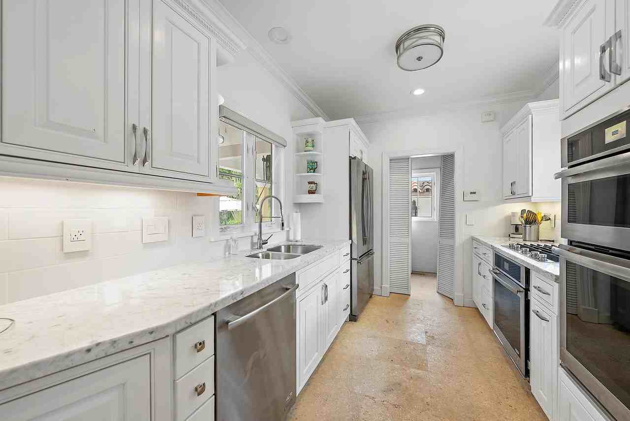325 Seaspray Ave - Photo 5 of 14