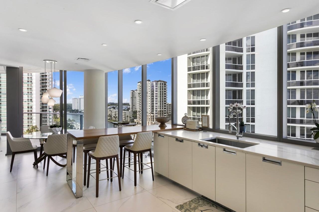 15701 Collins Ave #701 - Photo 3 of 10