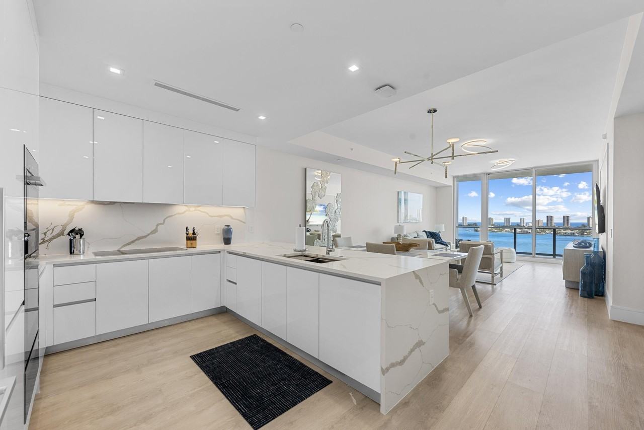 220 Lake Shore Dr #1410