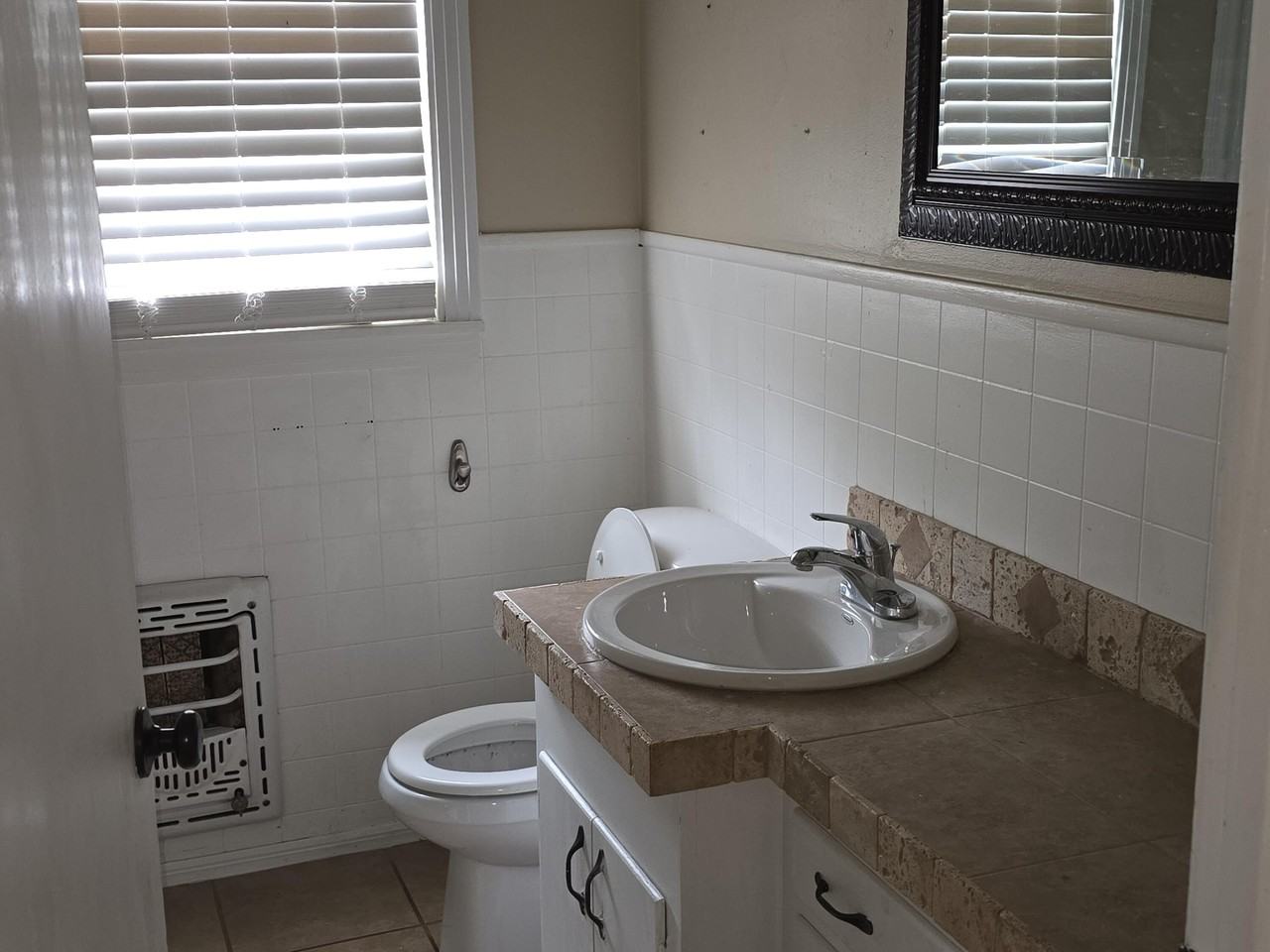 2505 W Harris Ave - Photo 3 of 7