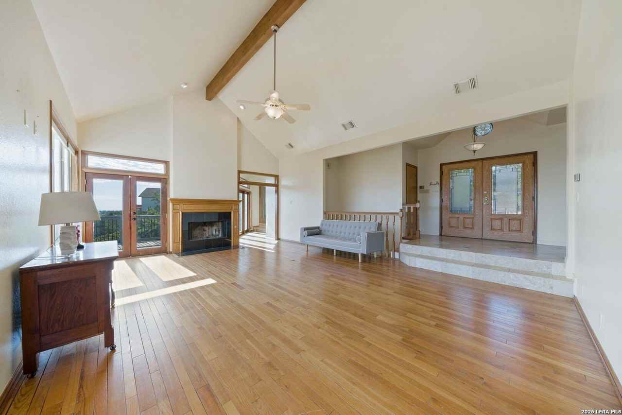 19318 Strauss - Photo 2 of 13