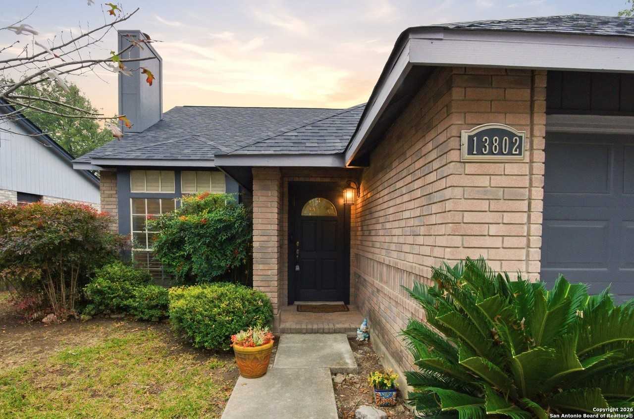 13802 Blenhein Rdg - Photo 2 of 33