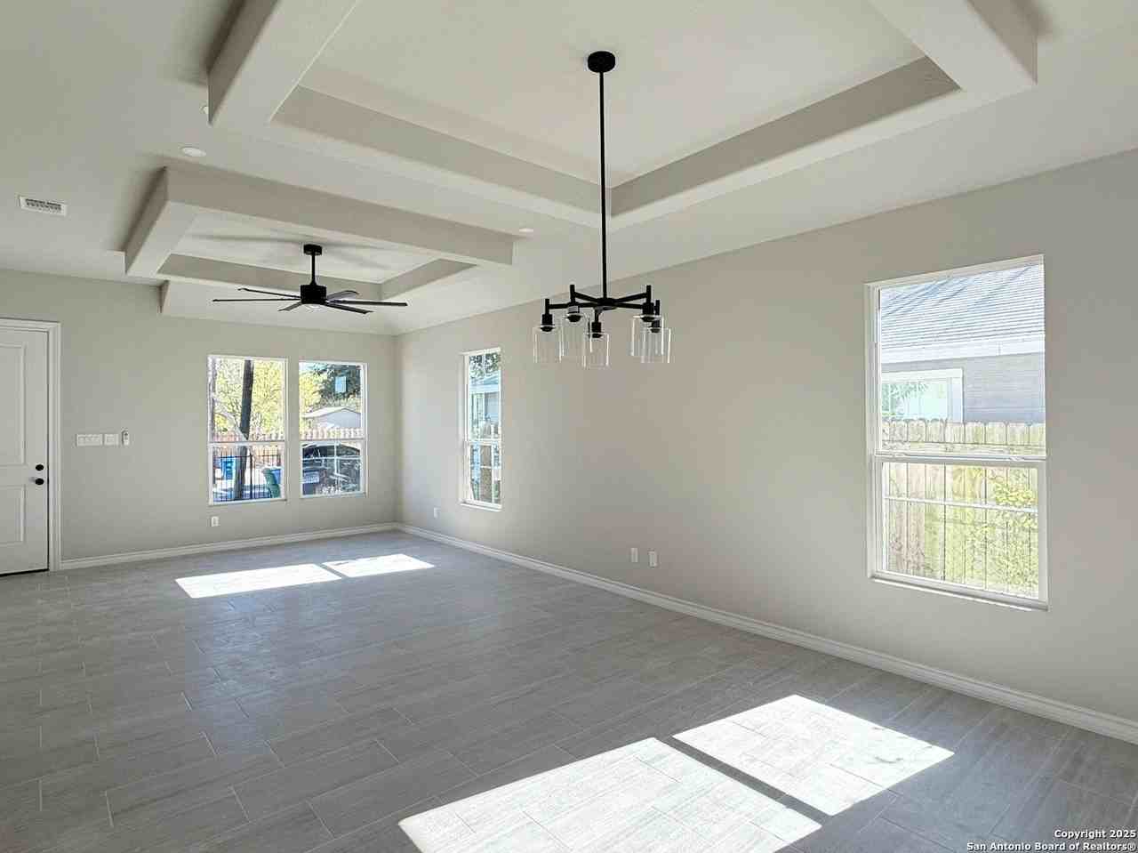 411 Moselle Ave - Photo 5 of 20