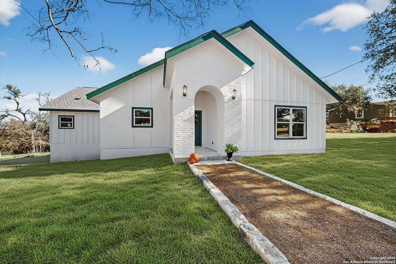514 Contour Dr - Photo 3 of 47