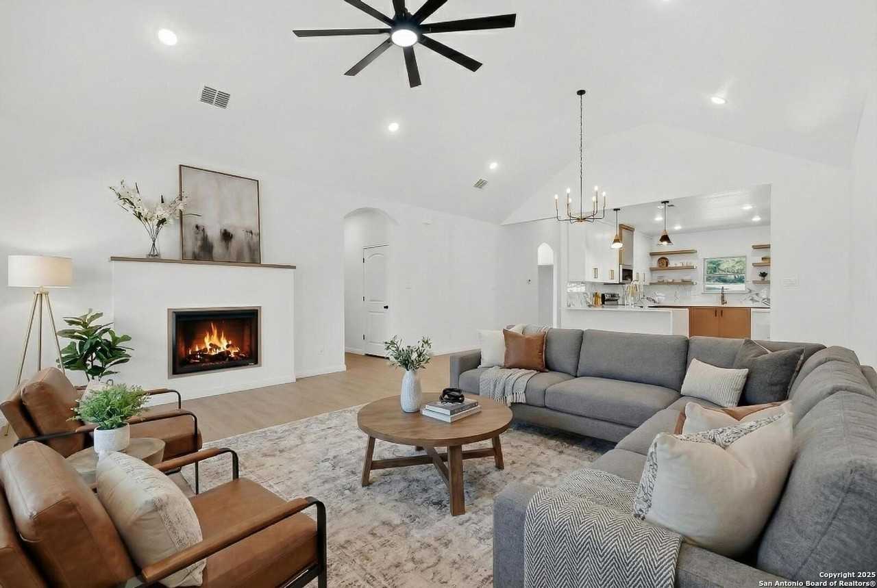 514 Contour Dr - Photo 6 of 47