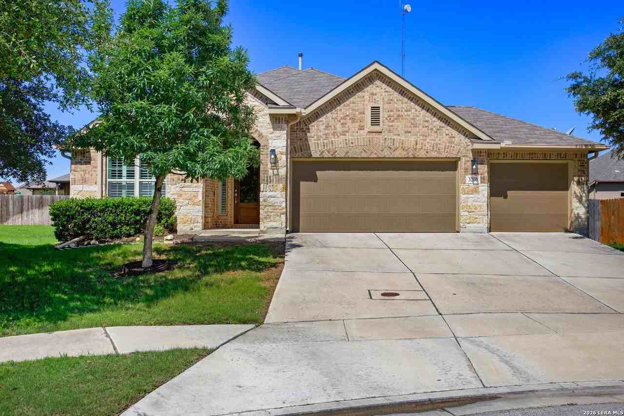 3200 Falconhead