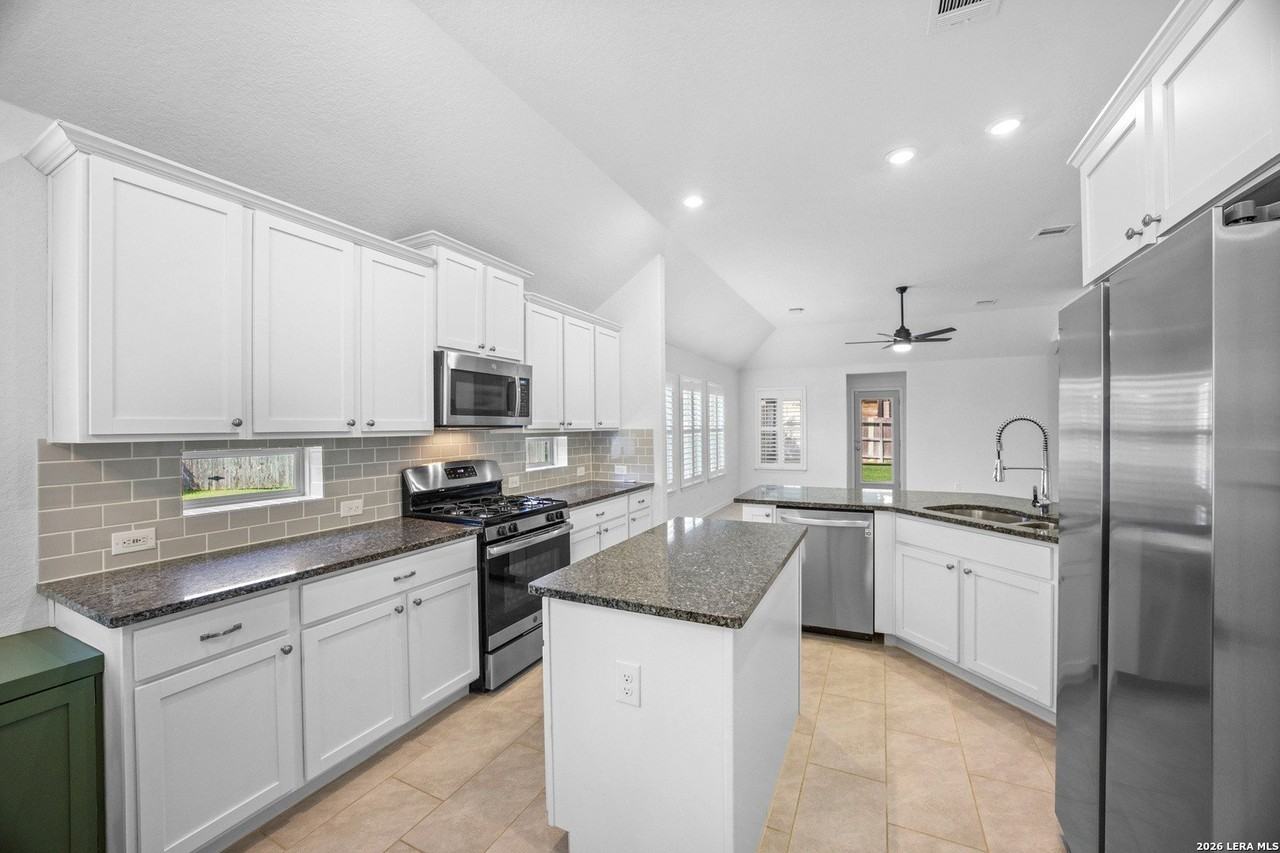 3200 Falconhead - Photo 7 of 44