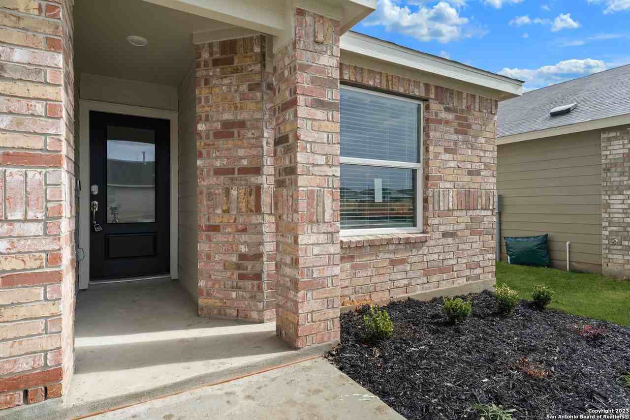 9105 Navarro Vis - Photo 4 of 28